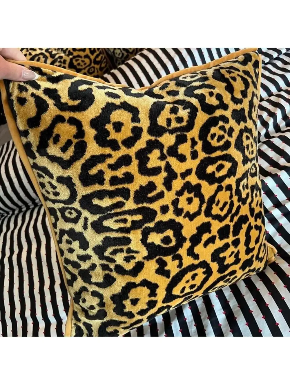 🆕 Leopard Print Velvet EURO decorative accent pillow cover in 2 18” x 18” animal